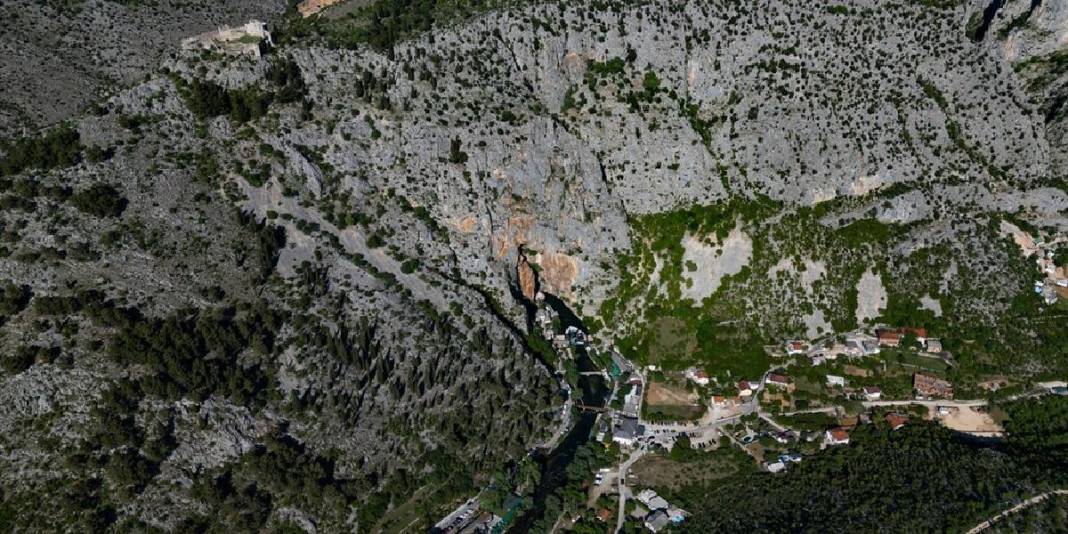 6 asırdır Anadolu’dan Balkanlar’a uzanıyor! Dik kayalıkların yamacında Blagaj Tekkesi 4